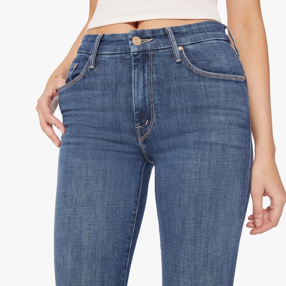 Mother High Waisted Looker Ankle Fray in Big Sky